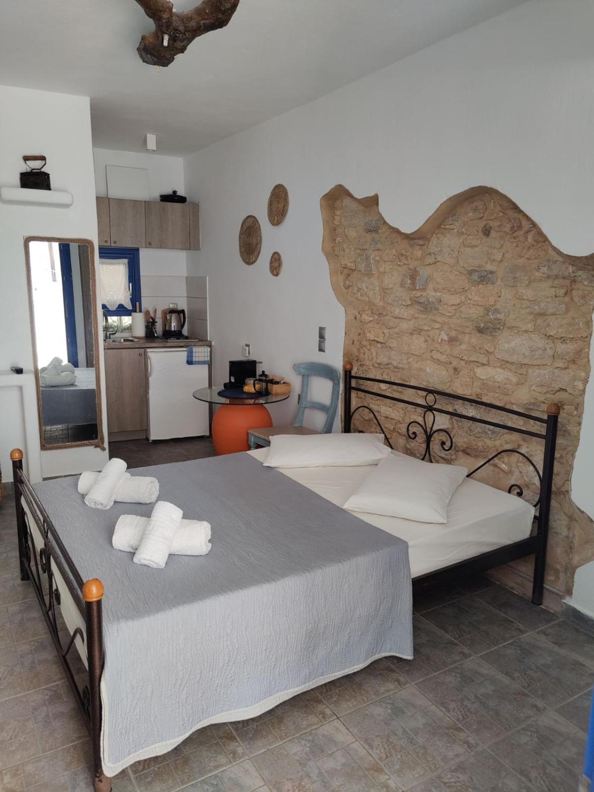 Margarita'S Rooms Folegandros Town Екстер'єр фото